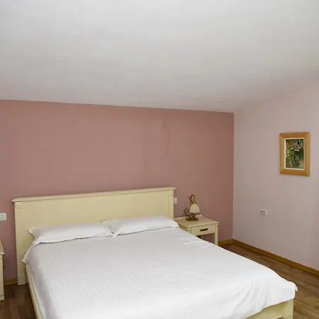 德雷瑞餐厅酒店 地拉那